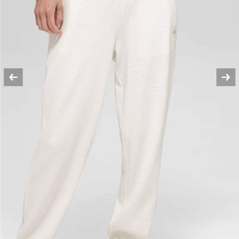 ALO Yoga women’s Cream waffle Sweatpants with pockets on sides.size xxs